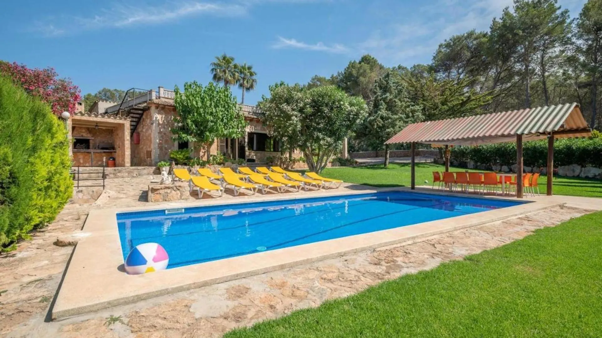 הקונטקטים של Villa Bosque