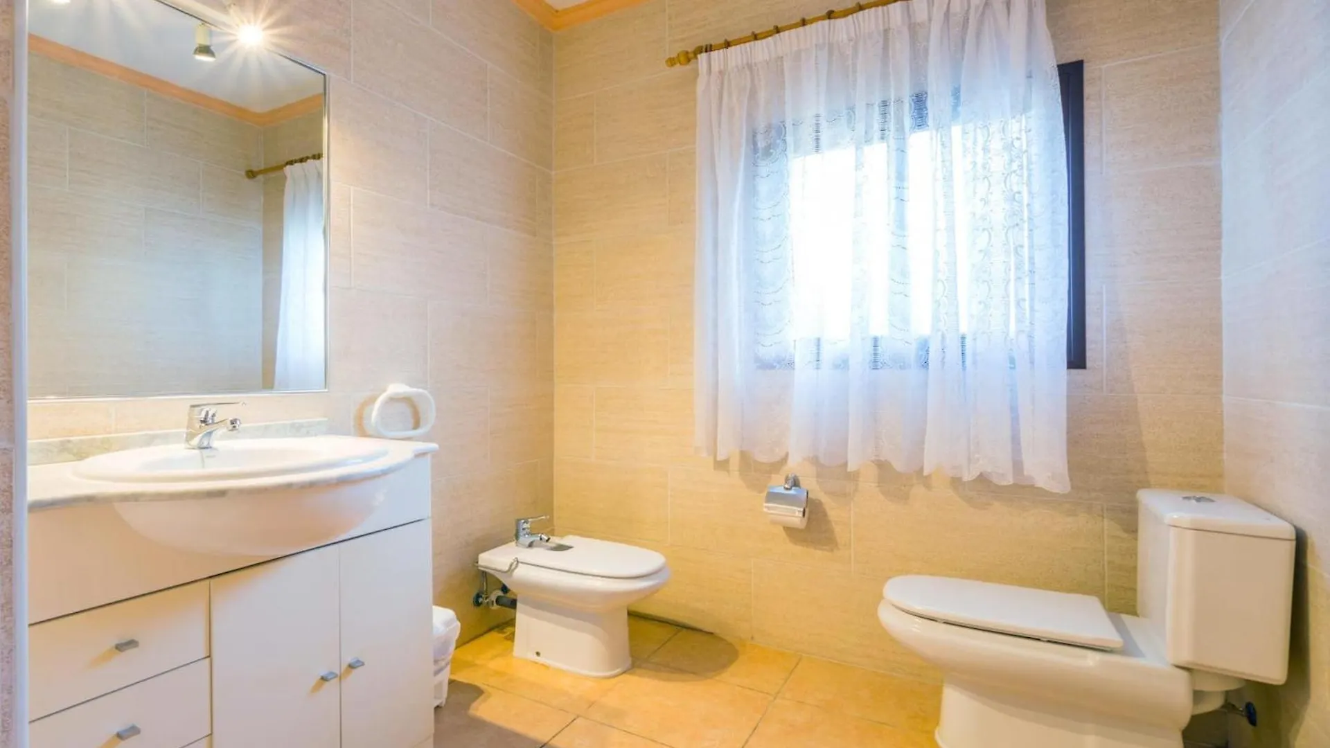 בית נופש קאלה בלווה Villa Bosque ספרד